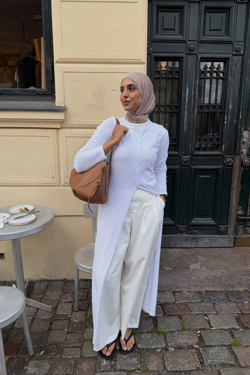 Cardigan Anélyne — White — streetwear look