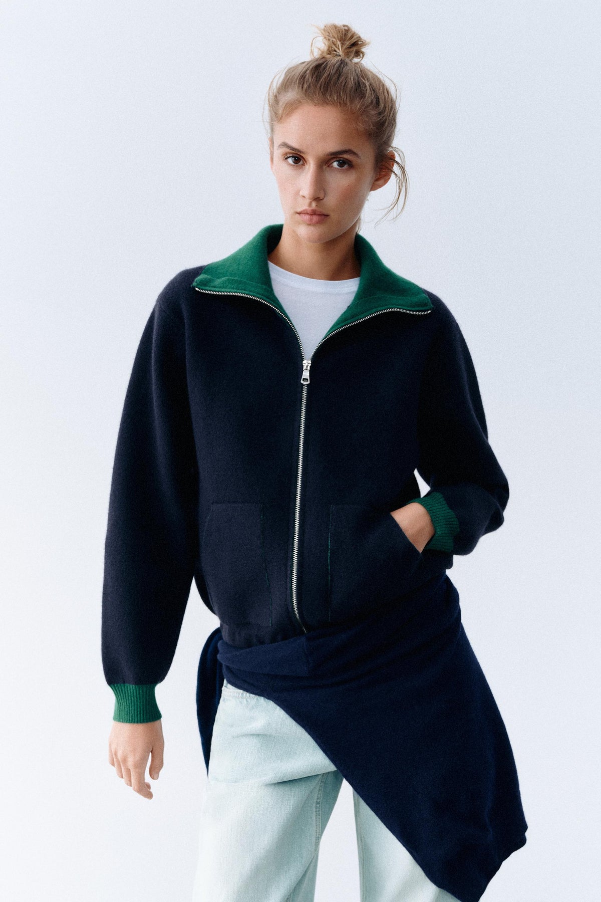 Cardigan Mavélia — Navy blue with green contrast details — alternate view 2