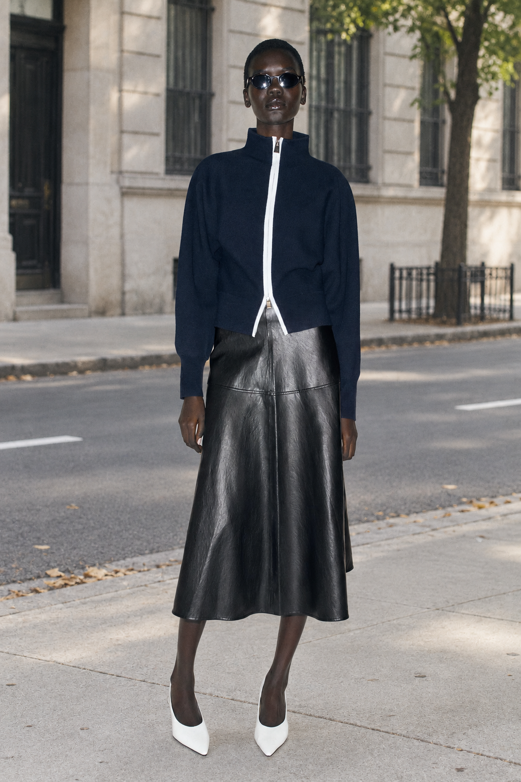 Cardigan Olyssia — Navy blue / white — streetwear look