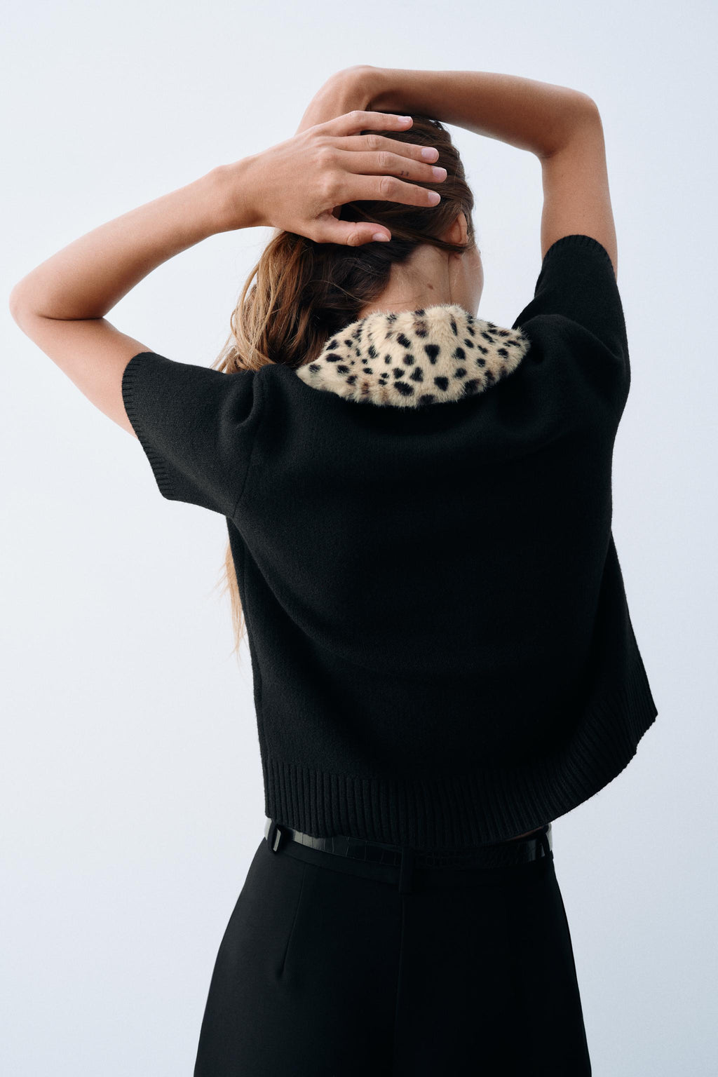 Cardigan Vanyss — Black with a leopard-print collar — alternate view 2